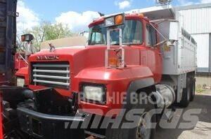 Mack RD688S Снежные отвалы и плуги