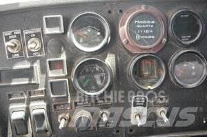 Mack RD688S Снежные отвалы и плуги