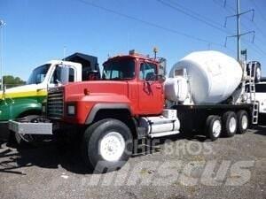 Mack RD690S Специальные грузовики