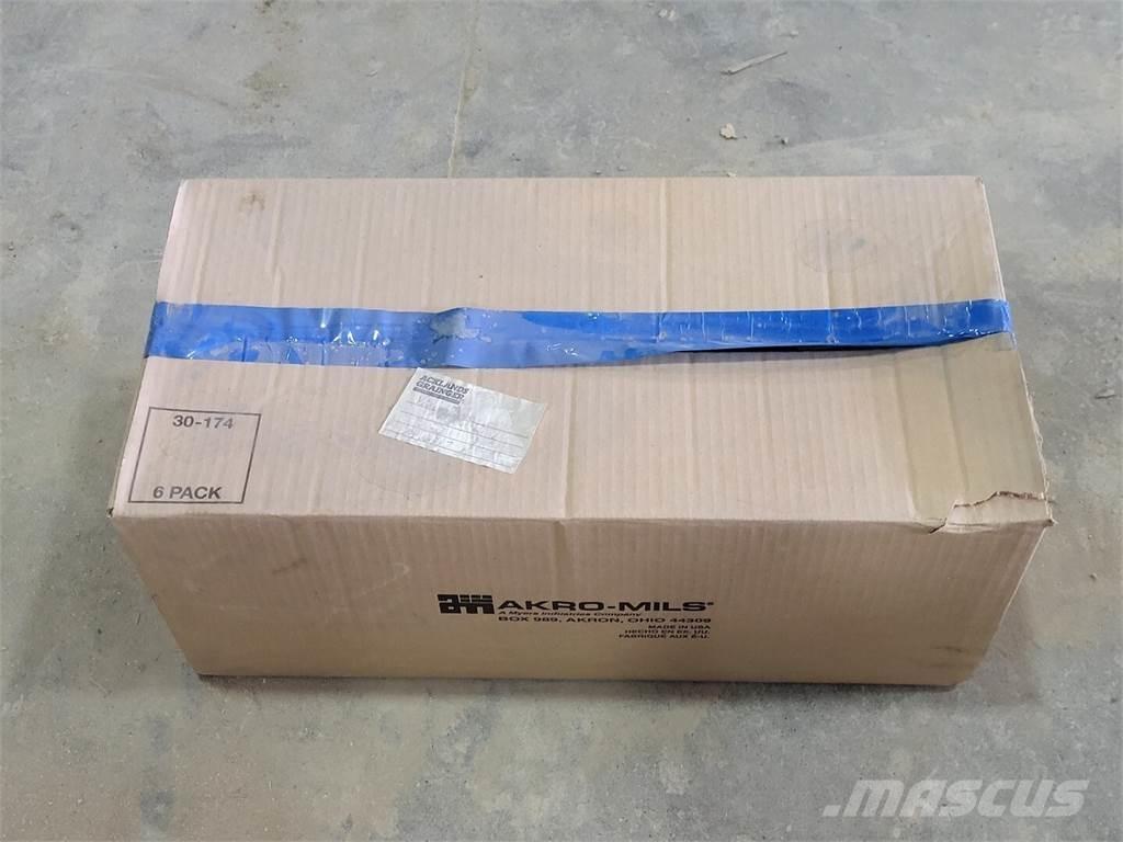  AKRO-MILS 30-174 Широкие паллетные контейнеры