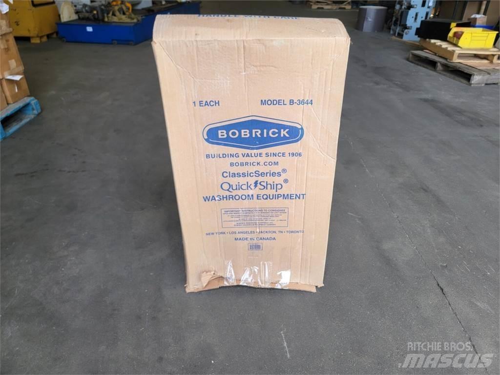  BOBRICK B-3644 Широкие паллетные контейнеры