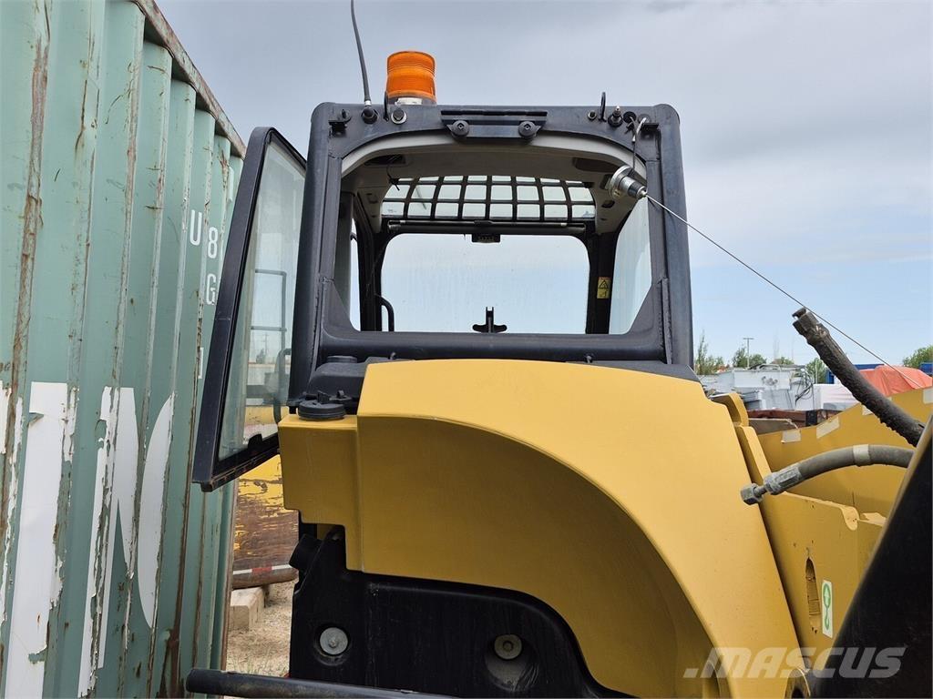 CAT TH560B Сельскохозяйственные телескопические погрузчики