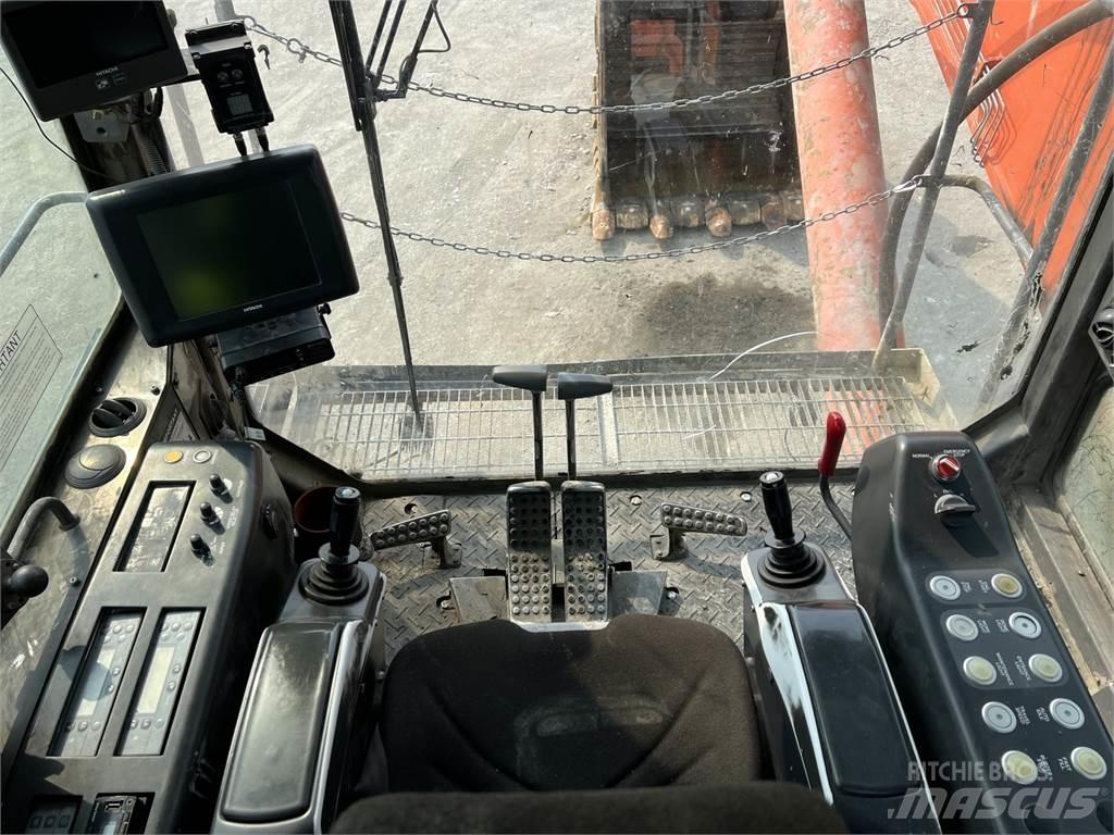 Hitachi EX2600-6 Колёсные экскаваторы