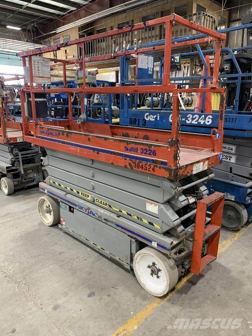 SkyJack SJIII 3226 Ножничные подъемники