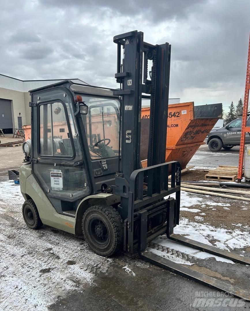 UN Forklift FL25T-JA Строительная техника - Другие