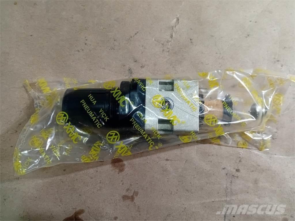  XMC AW2000-02 Строительная техника - Другие