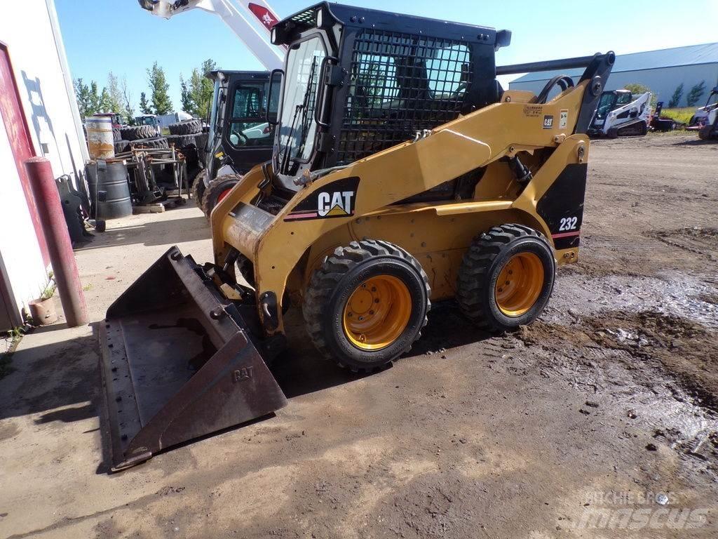 CAT 232 Мини-погрузчики
