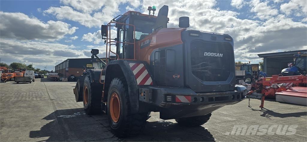 Doosan DL320-7 Фронтальные погрузчики