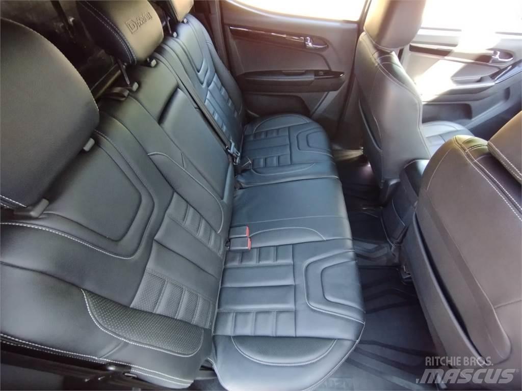 Isuzu Blade Бортовые фургоны