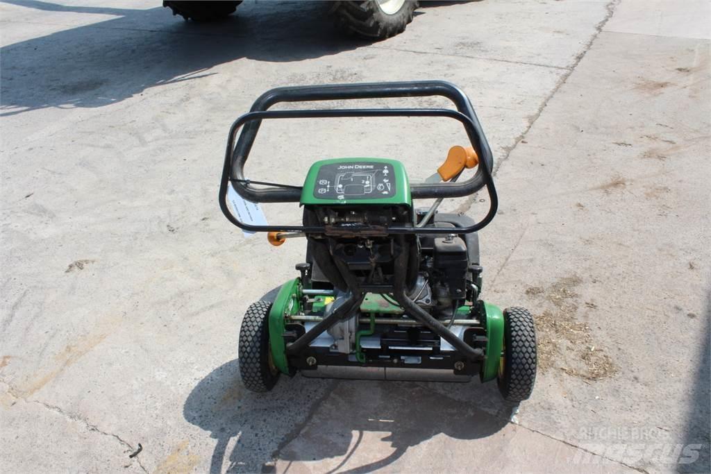 John Deere 220B Walk-behind косилка