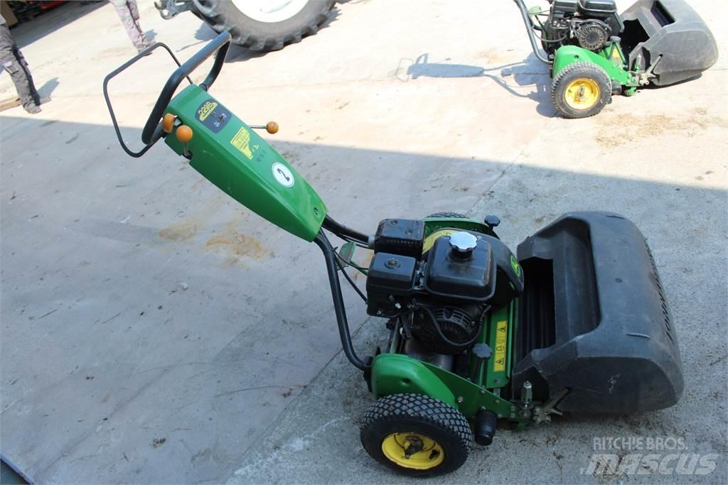 John Deere 220B Walk-behind косилка