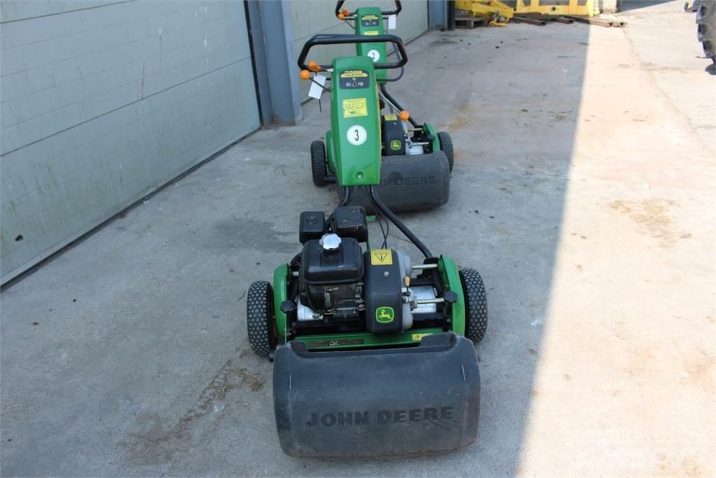 John Deere 220B Walk-behind косилка