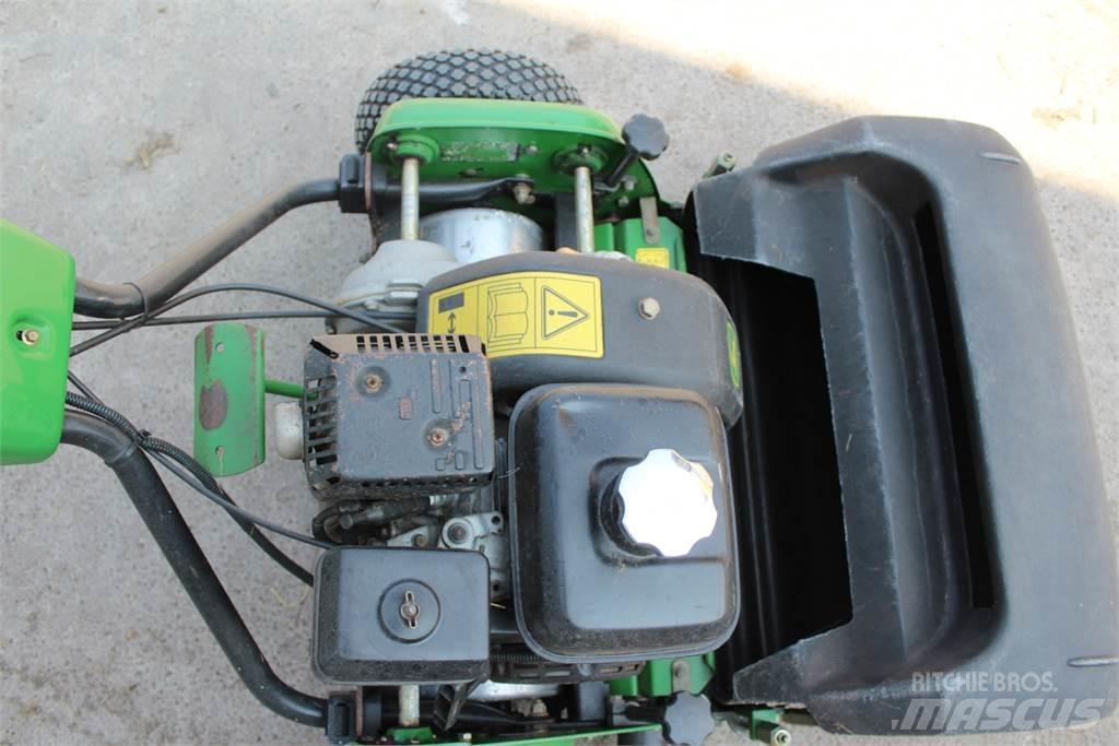 John Deere 220B Walk-behind косилка
