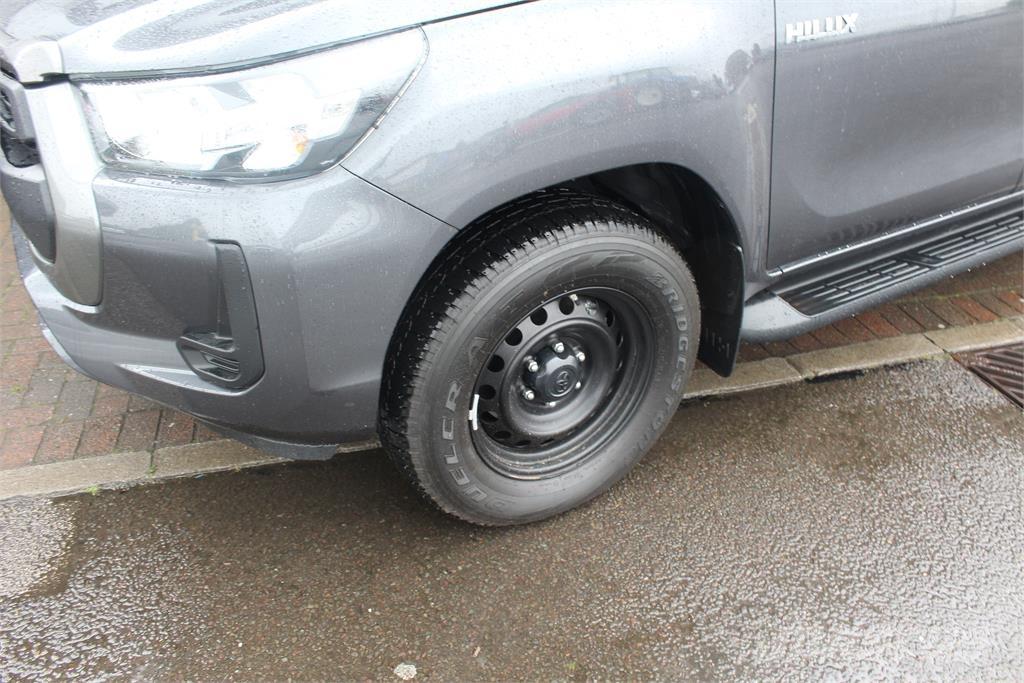 Toyota Hilux Бортовые фургоны