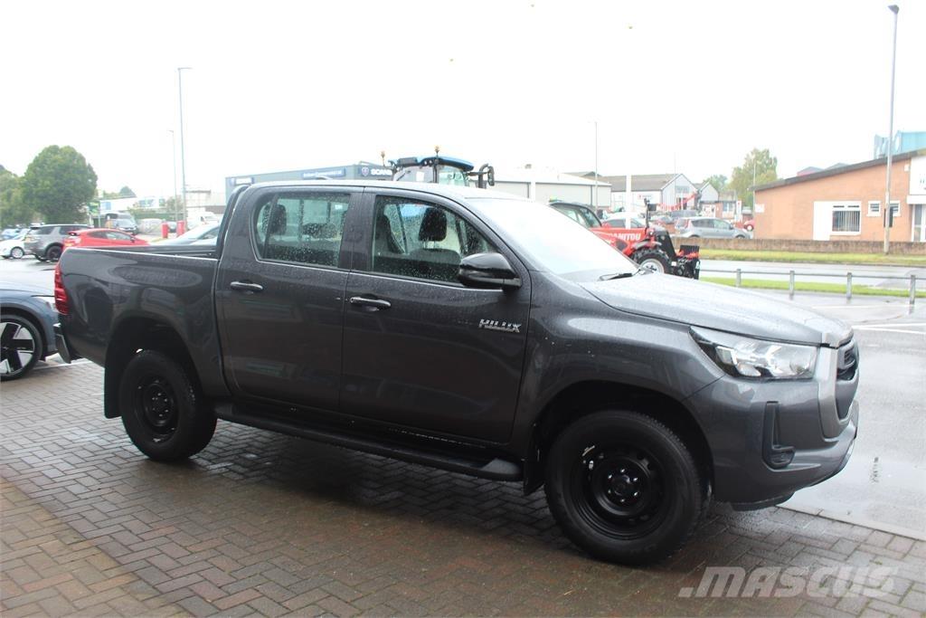 Toyota Hilux Бортовые фургоны