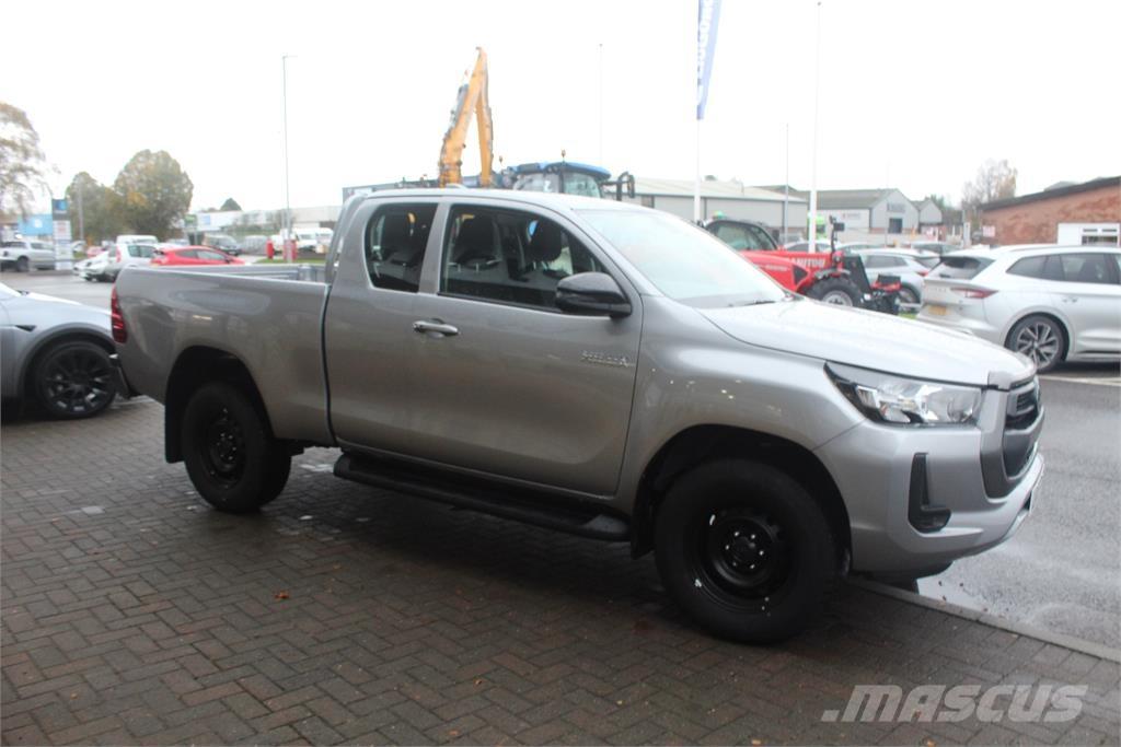 Toyota Hilux Бортовые фургоны