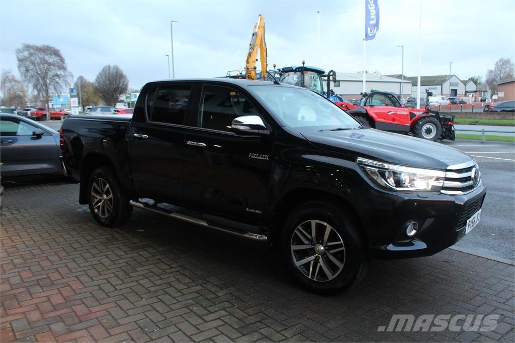 Toyota Hilux Бортовые фургоны