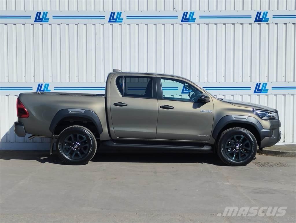 Toyota Invincible X Бортовые фургоны