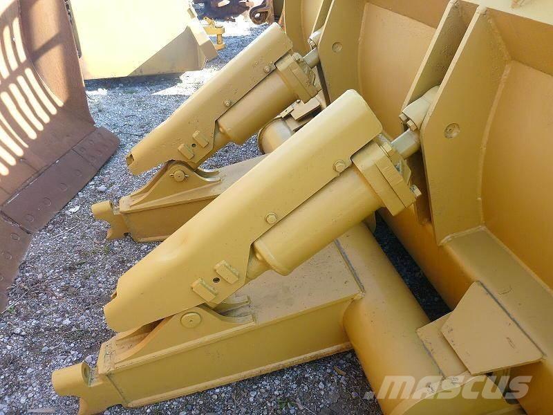 CAT  Бульдозерные отвалы