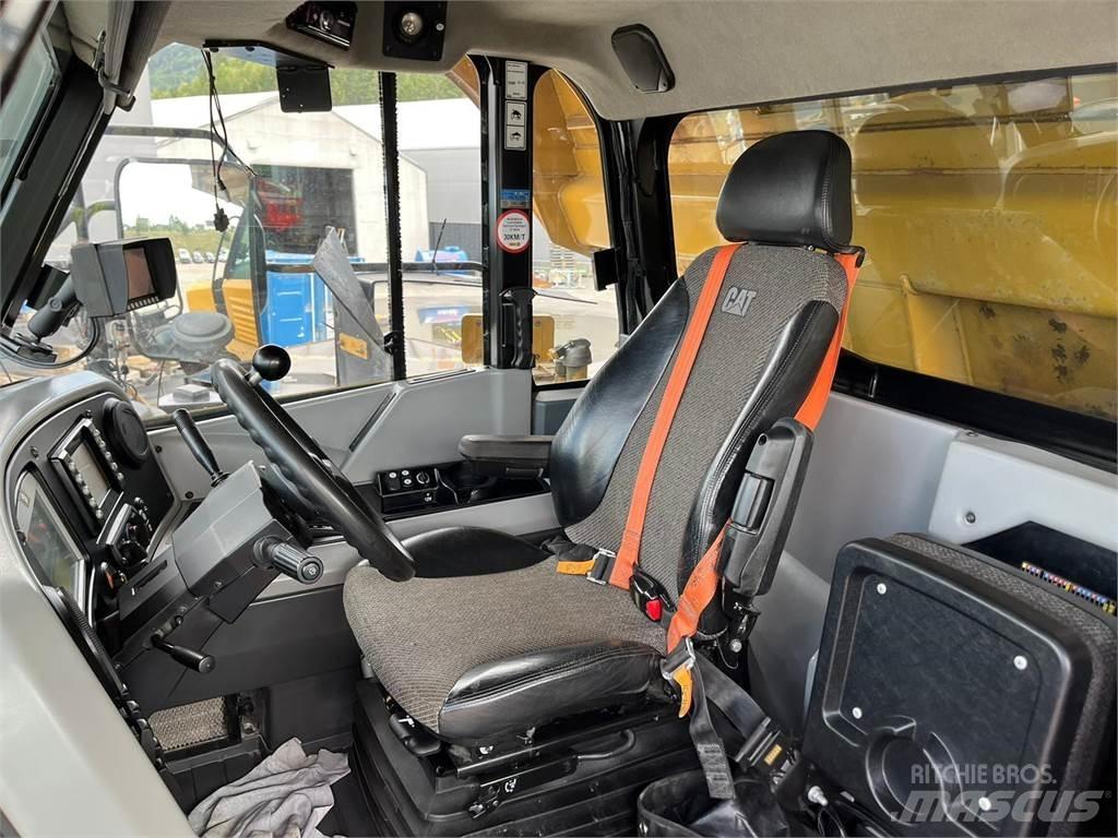 CAT 772G Карьерные самосвалы