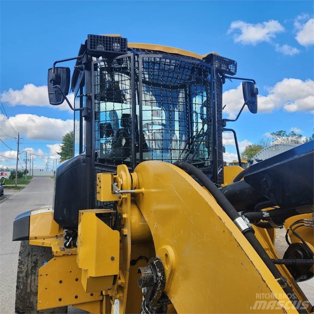 CAT 938M Фронтальные погрузчики