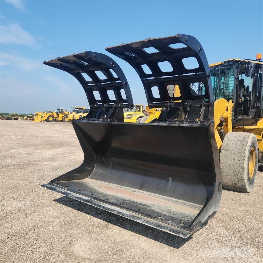 CAT 938M Фронтальные погрузчики