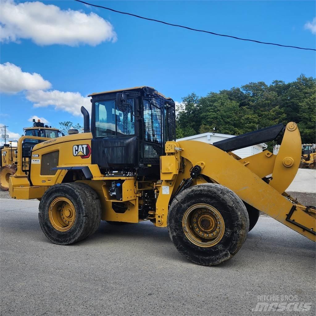 CAT 938M Фронтальные погрузчики