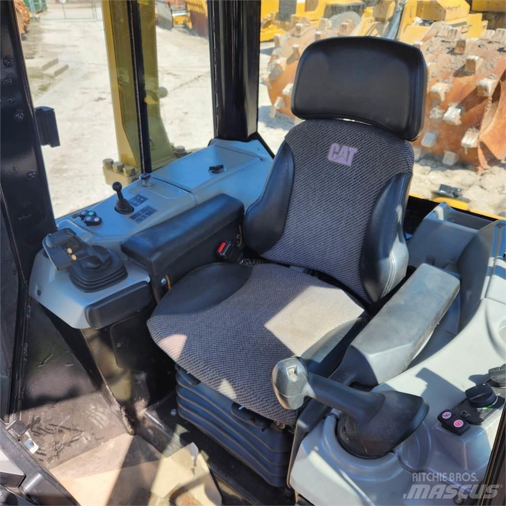 CAT D6N LGP Гусеничные бульдозеры