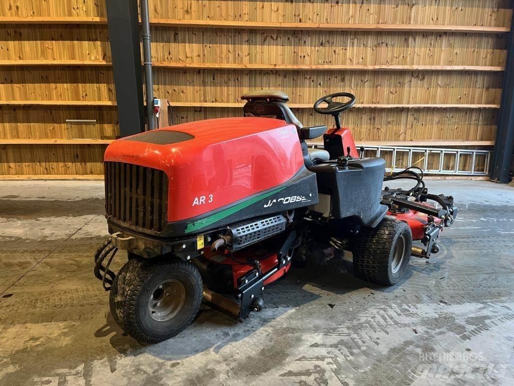 Jacobsen AR-3 Самоходные газонокосилки