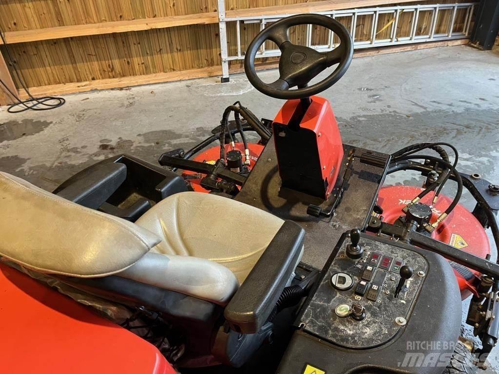 Jacobsen AR-3 Самоходные газонокосилки