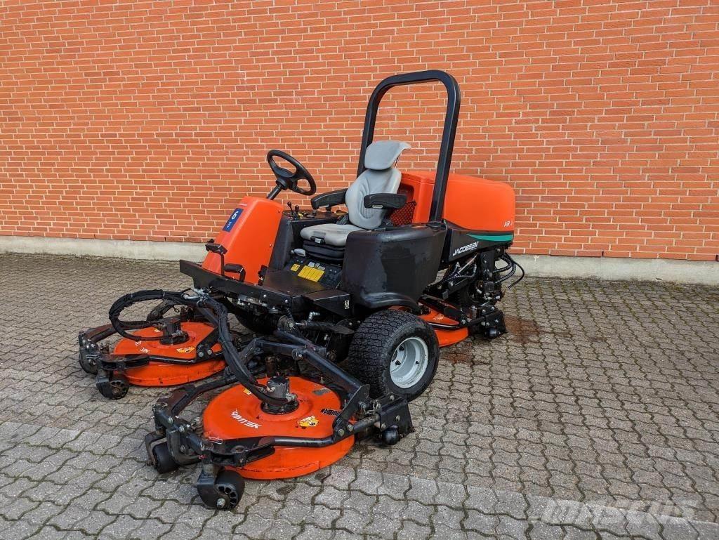 Jacobsen AR-3 Самоходные газонокосилки
