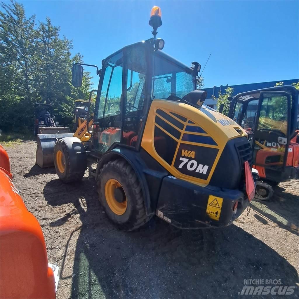 Komatsu WA70M Малые погрузчики