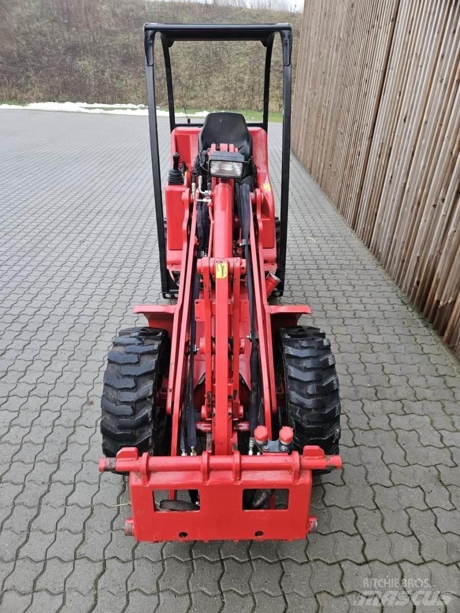Schäffer 2428 SLT Малые погрузчики