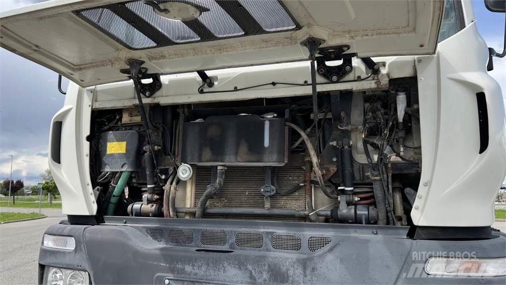 Astra HD8E 44.38 4x4 Грузовики-цистерны