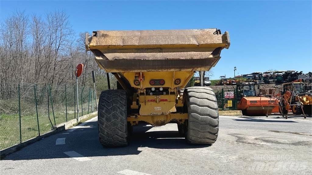 Bell B30E 6x6 Мини-самосвалы