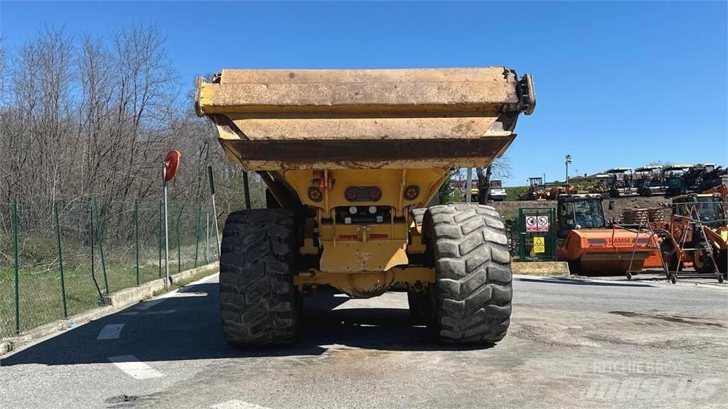 Bell B30E 6x6 Мини-самосвалы