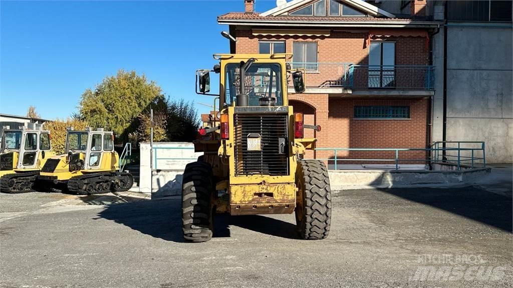 CAT 916 Фронтальные погрузчики