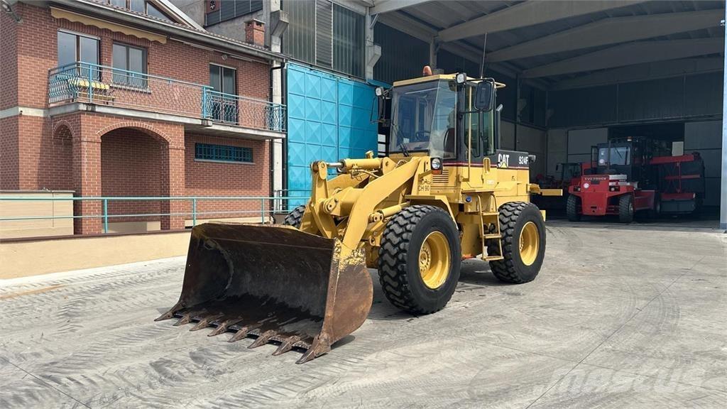 CAT 924F Фронтальные погрузчики