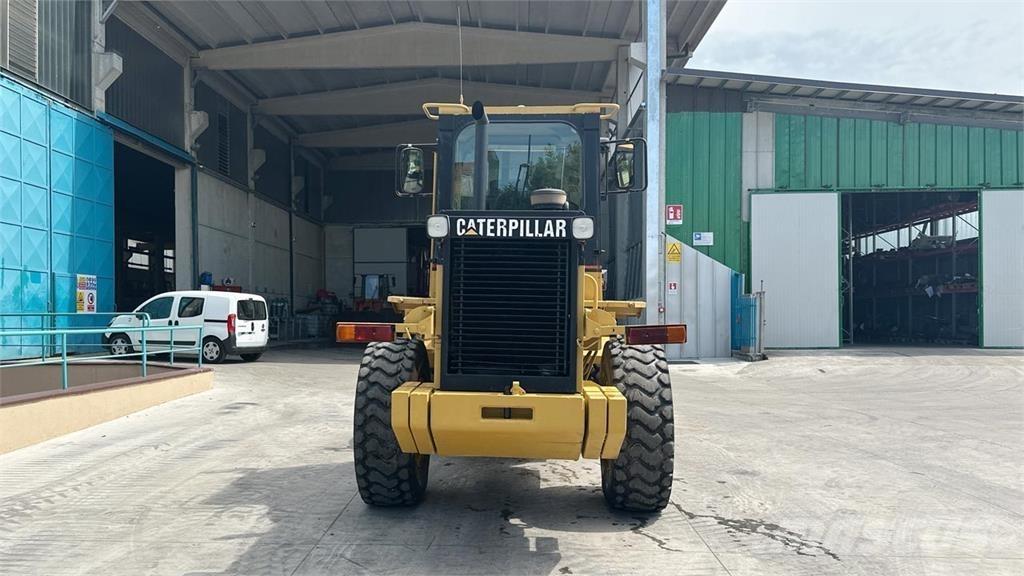 CAT 924F Фронтальные погрузчики