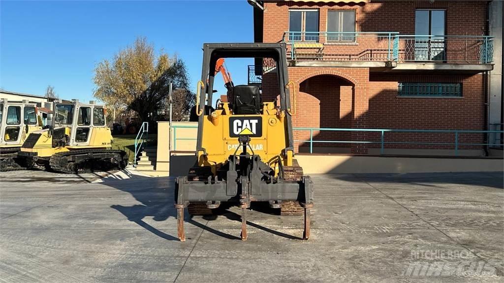 CAT 935C Фронтальные погрузчики