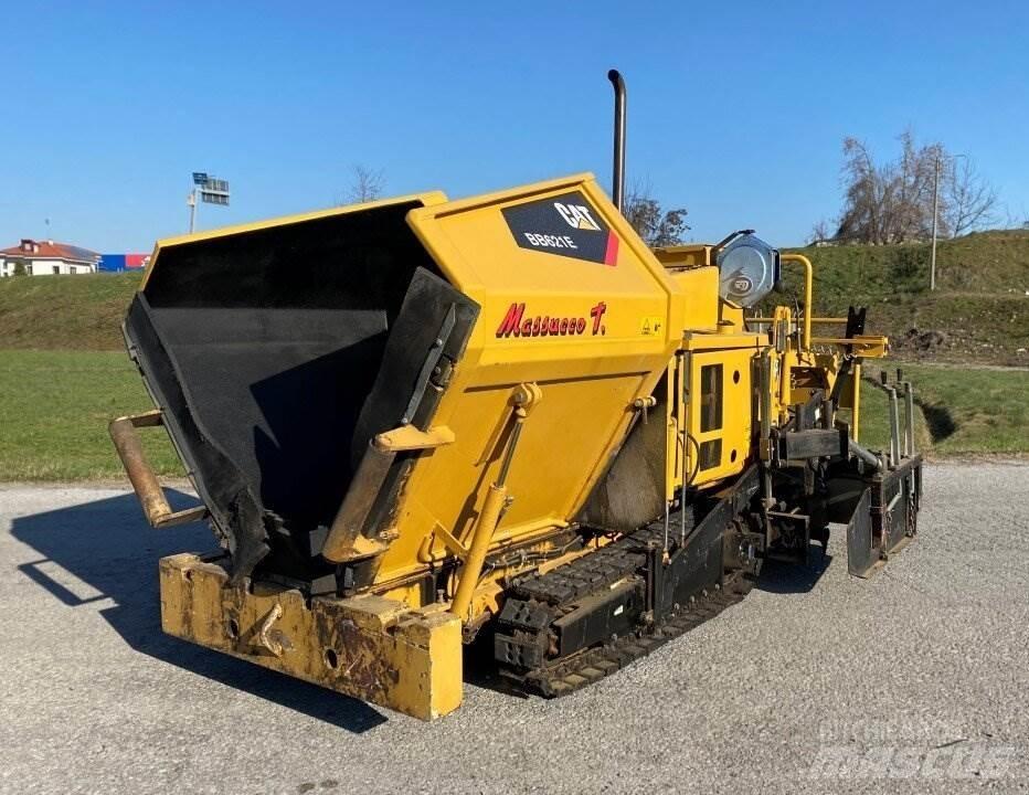 CAT BB621E Асфальтоукладчики