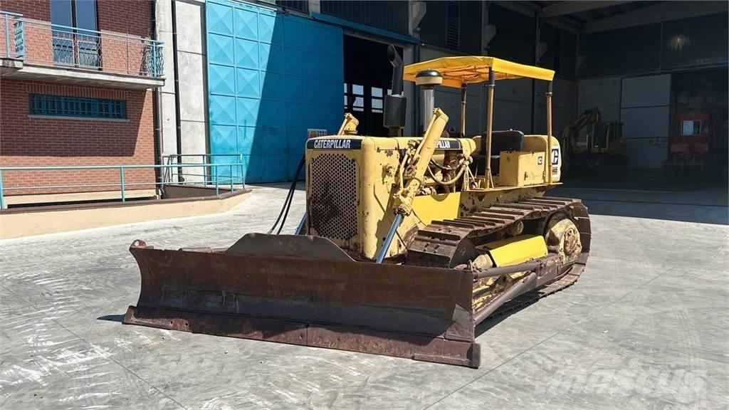 CAT D4D Гусеничные бульдозеры