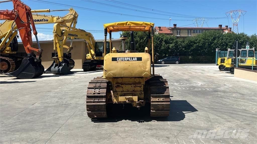 CAT D4D Гусеничные бульдозеры