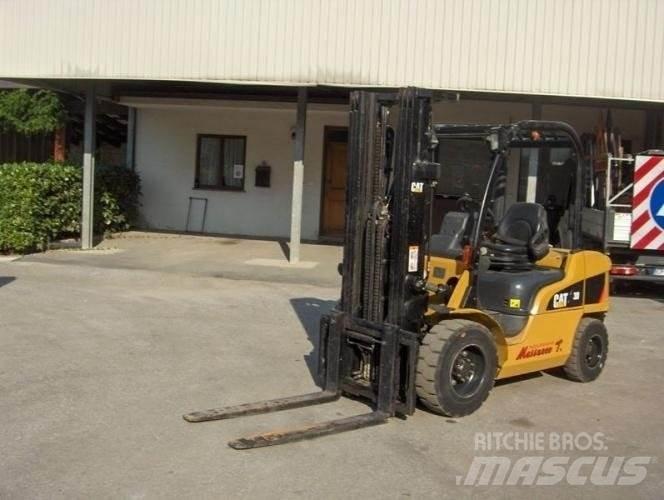 CAT DP30N Дизельные погрузчики