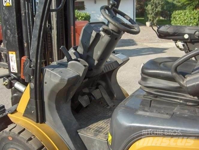 CAT DP30N Дизельные погрузчики