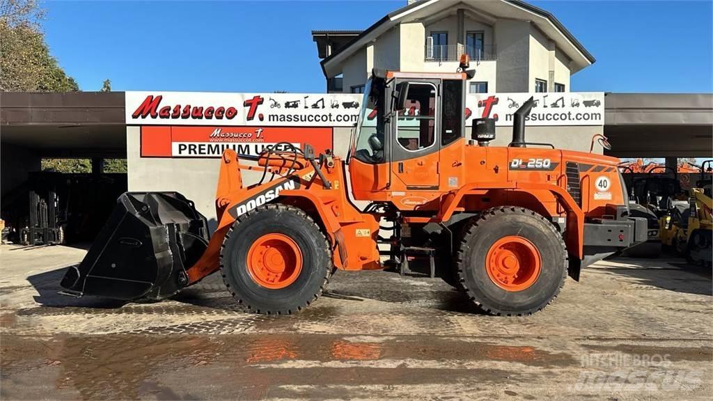 Doosan DL250 Фронтальные погрузчики