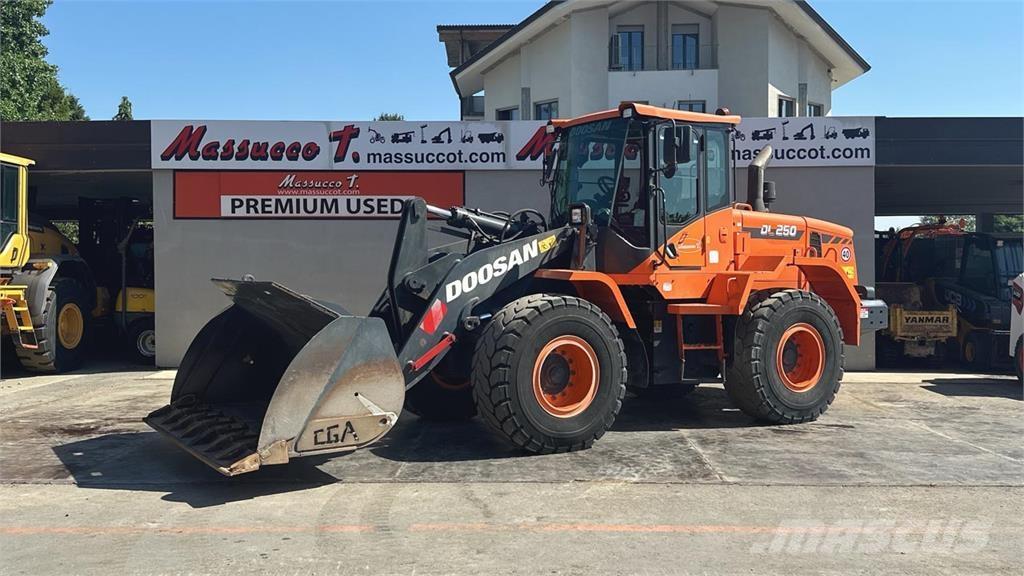Doosan DL250-5 Фронтальные погрузчики