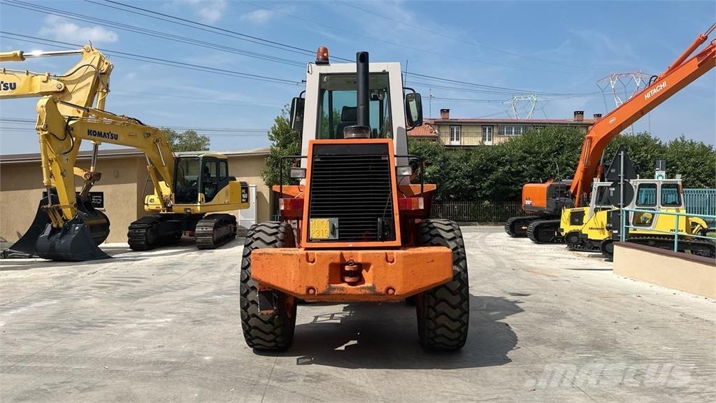 Fiat-Hitachi FR90 4X4 Фронтальные погрузчики