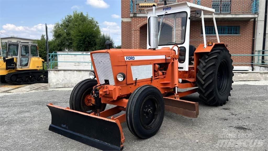 Ford 5600 4X2 Гусеничные бульдозеры