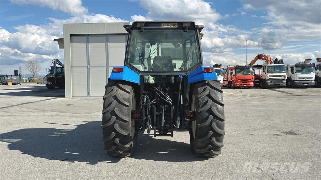 Ford 8240 4x4 Снежные отвалы и плуги